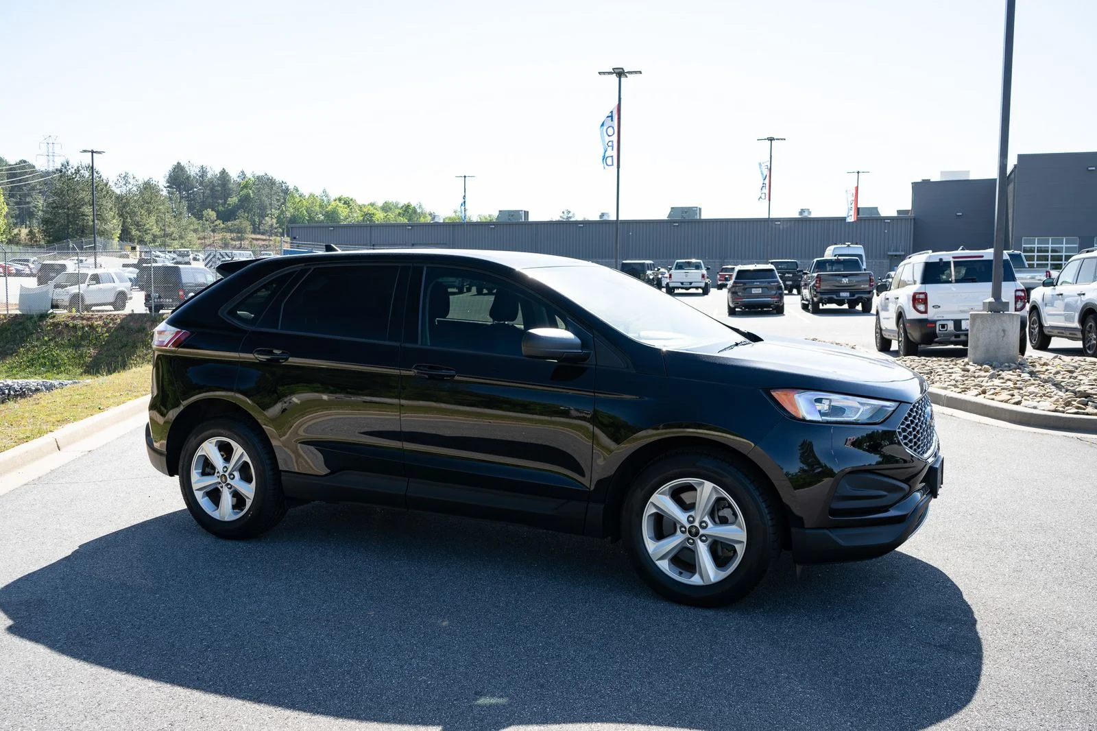 Used 2023 Black Ford SE image 12