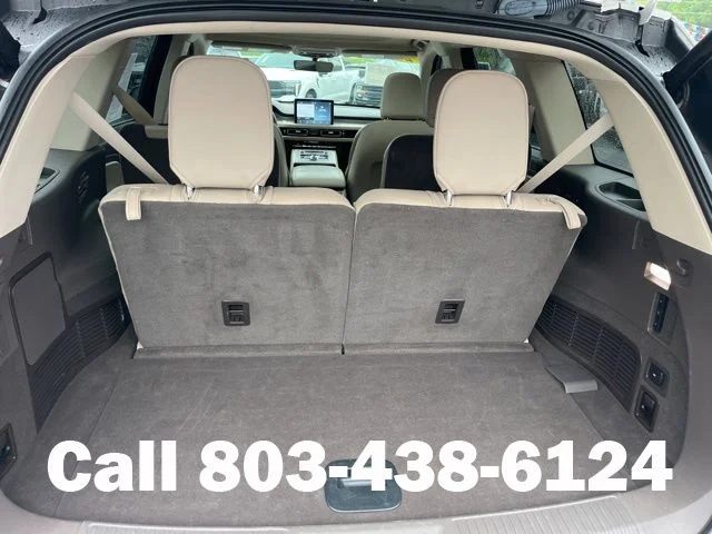 Used 2023 White Metallic Lincoln Standard image 32