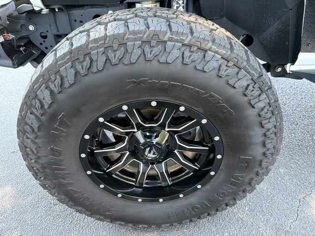 Used 2020 White Jeep Overland 4x4 image 11