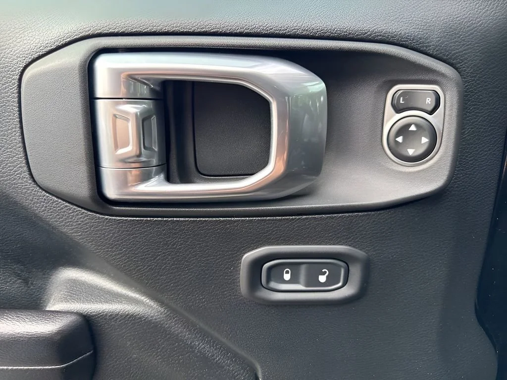 Used 2021 Black Jeep Unlimited Sport S image 23