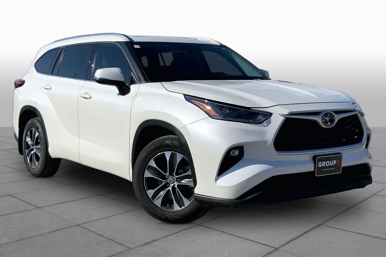 Used 2021 Blizzard Pearl Toyota XLE image 3
