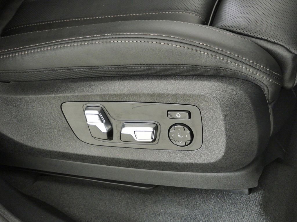 New 2026 Black Sapphire Metallic BMW xDrive40i image 22