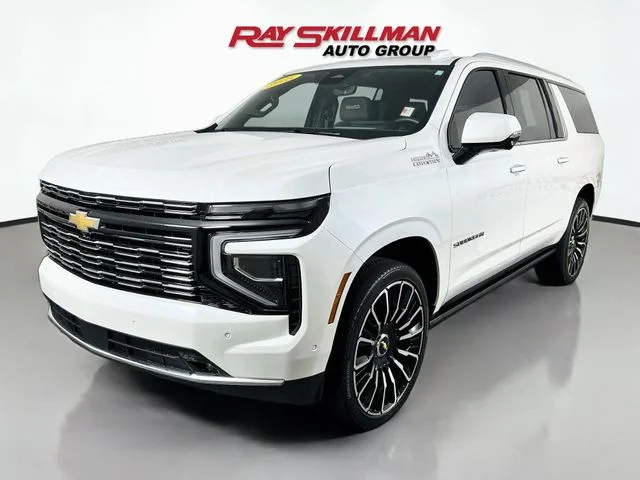 Used 2025 Beige Chevrolet High Country image 3
