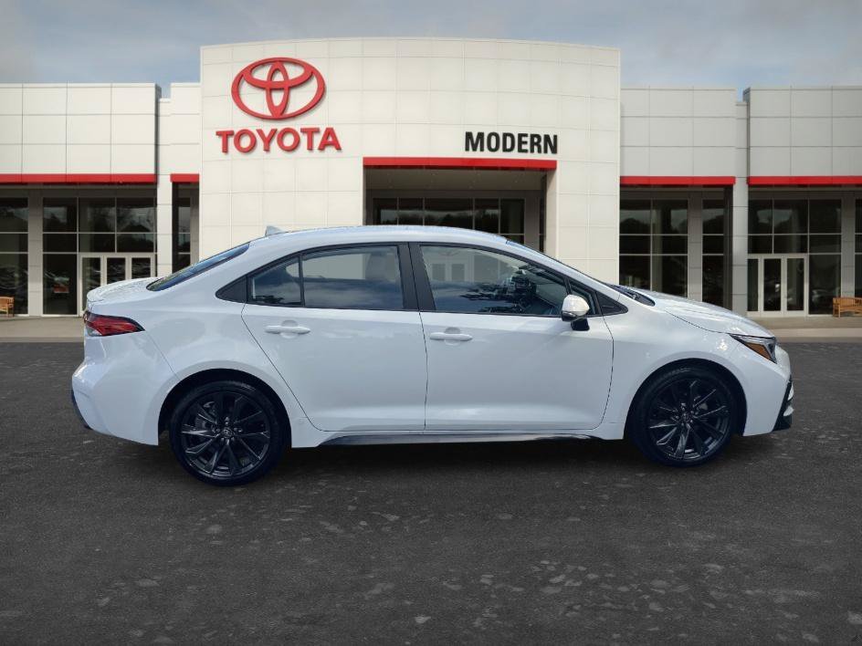 Certified Used 2025 Ice Cap Toyota SE image 5