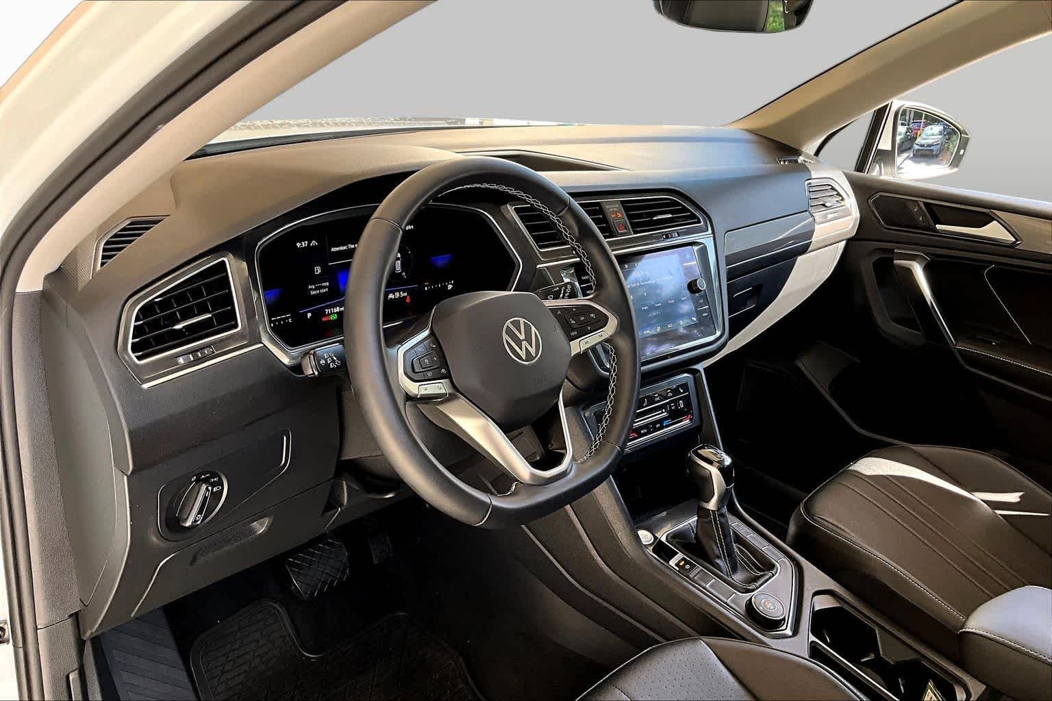 Used 2022 Pure White Volkswagen SE image 18