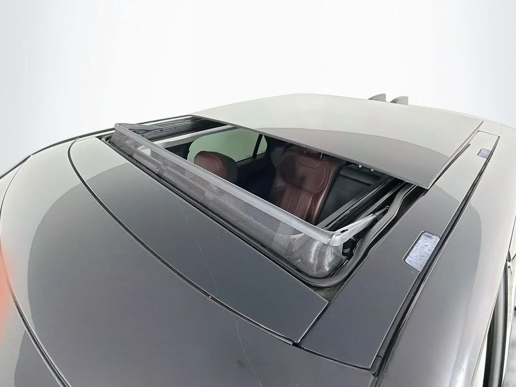 Used 2023 Gray Land Rover SE Dynamic image 23