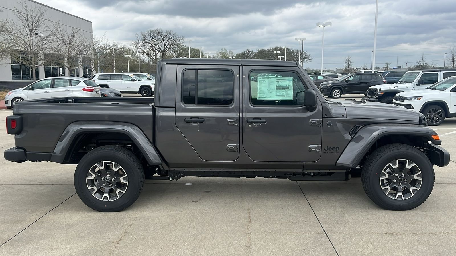New 2026 Granite Crystal Metallic Clear-Coat Exterior Paint Jeep Sahara image 9