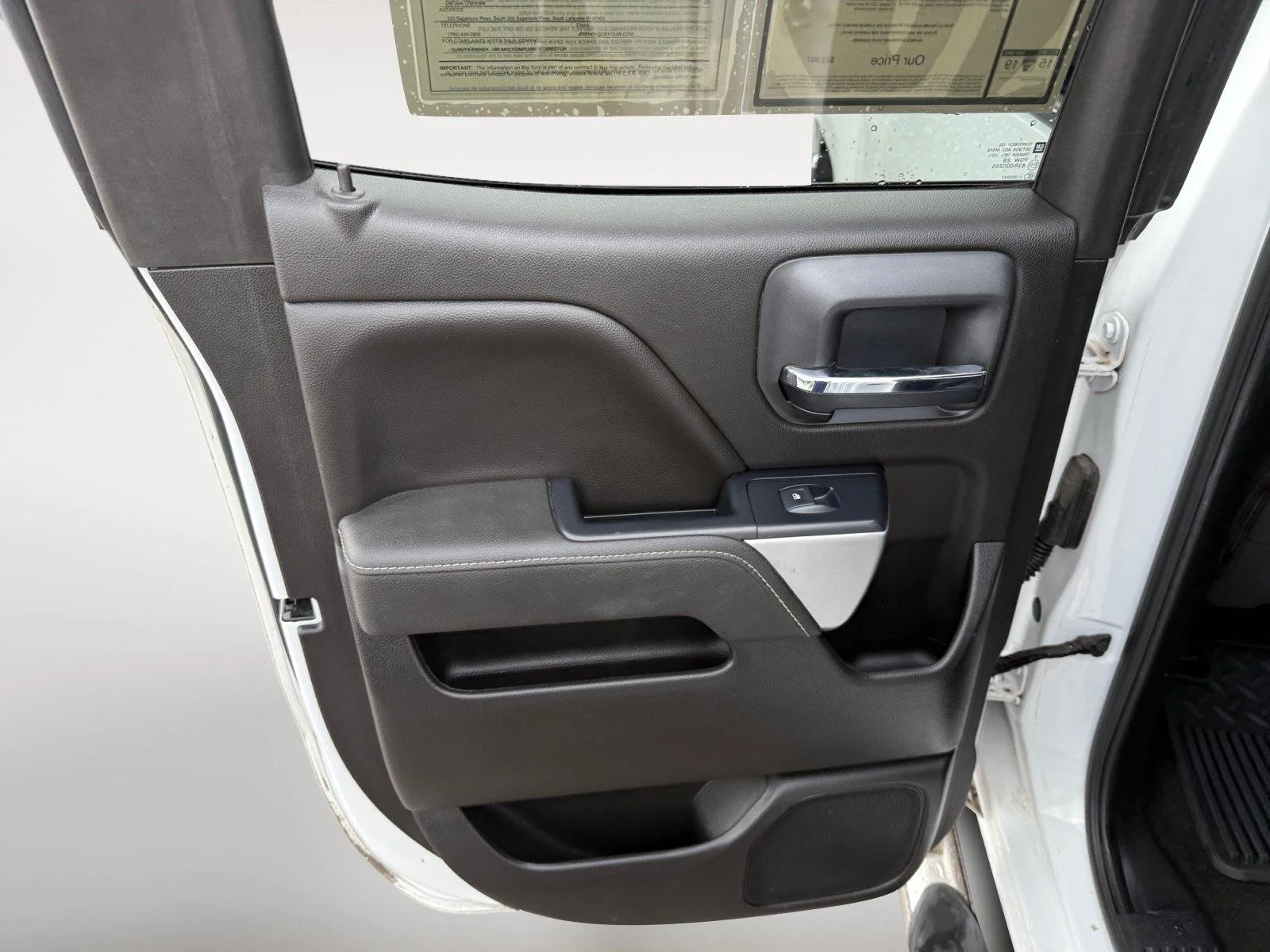 Used 2018 Summit White Chevrolet LT image 18
