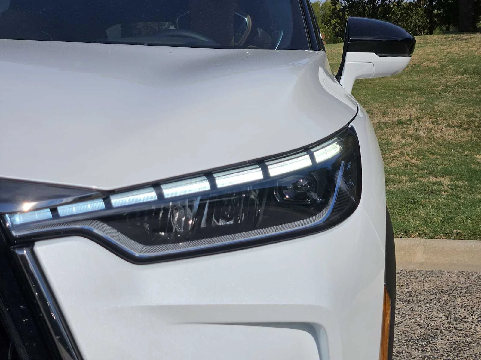 New 2027 2T RAD WHT INFINITI Autograph AWD image 6