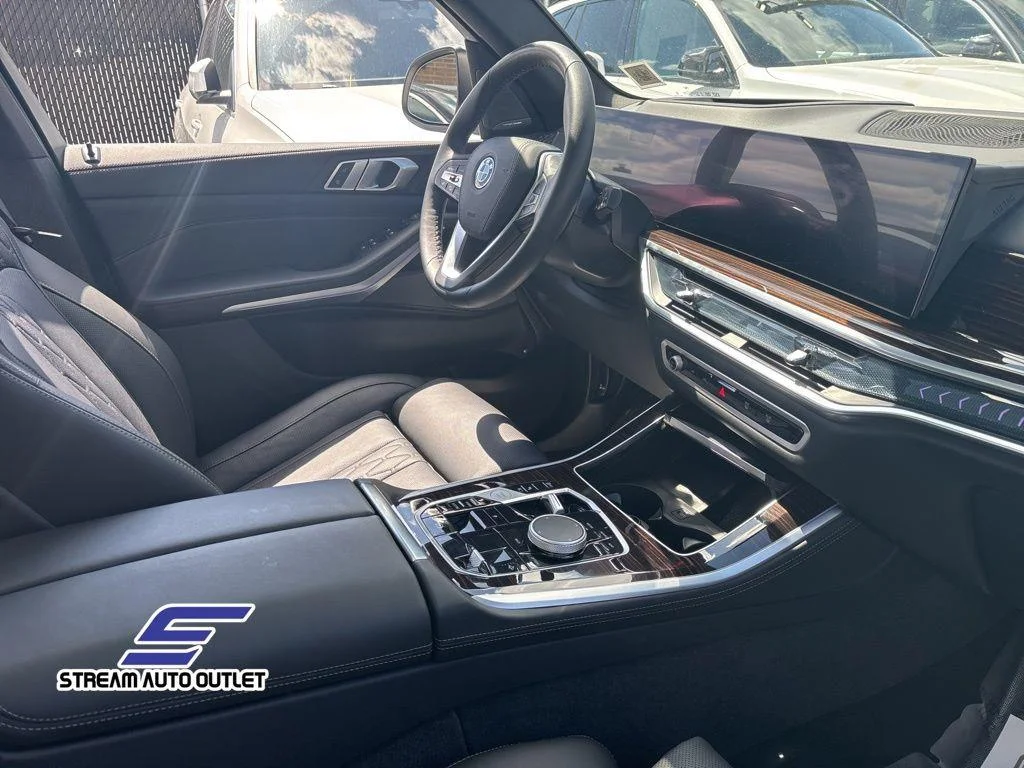 2025 BMW X5 50e - Photo 9