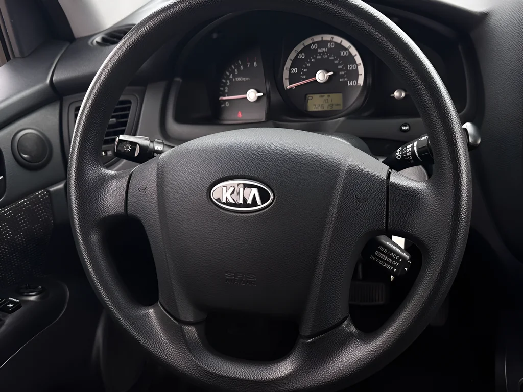 Used 2007 White Kia LX image 10