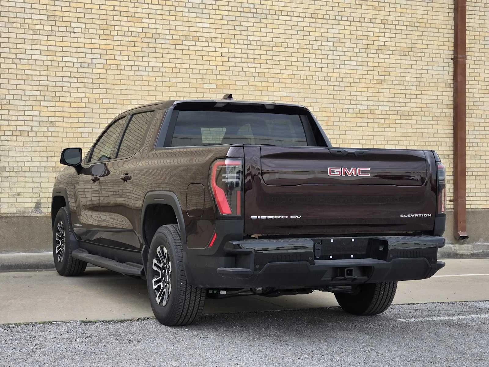 New 2026 Dark Ember Metallic GMC Elevation Extended Range image 4