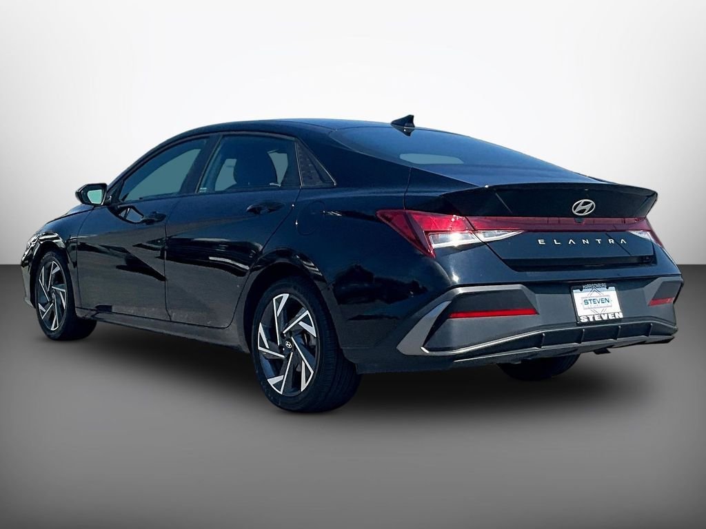 Certified Used 2025 Black Hyundai SEL Sport image 4