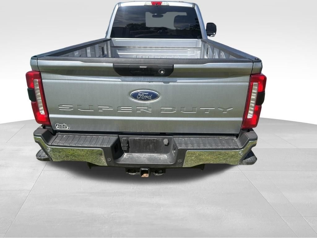 Used 2023 Silver Ford XLT image 3