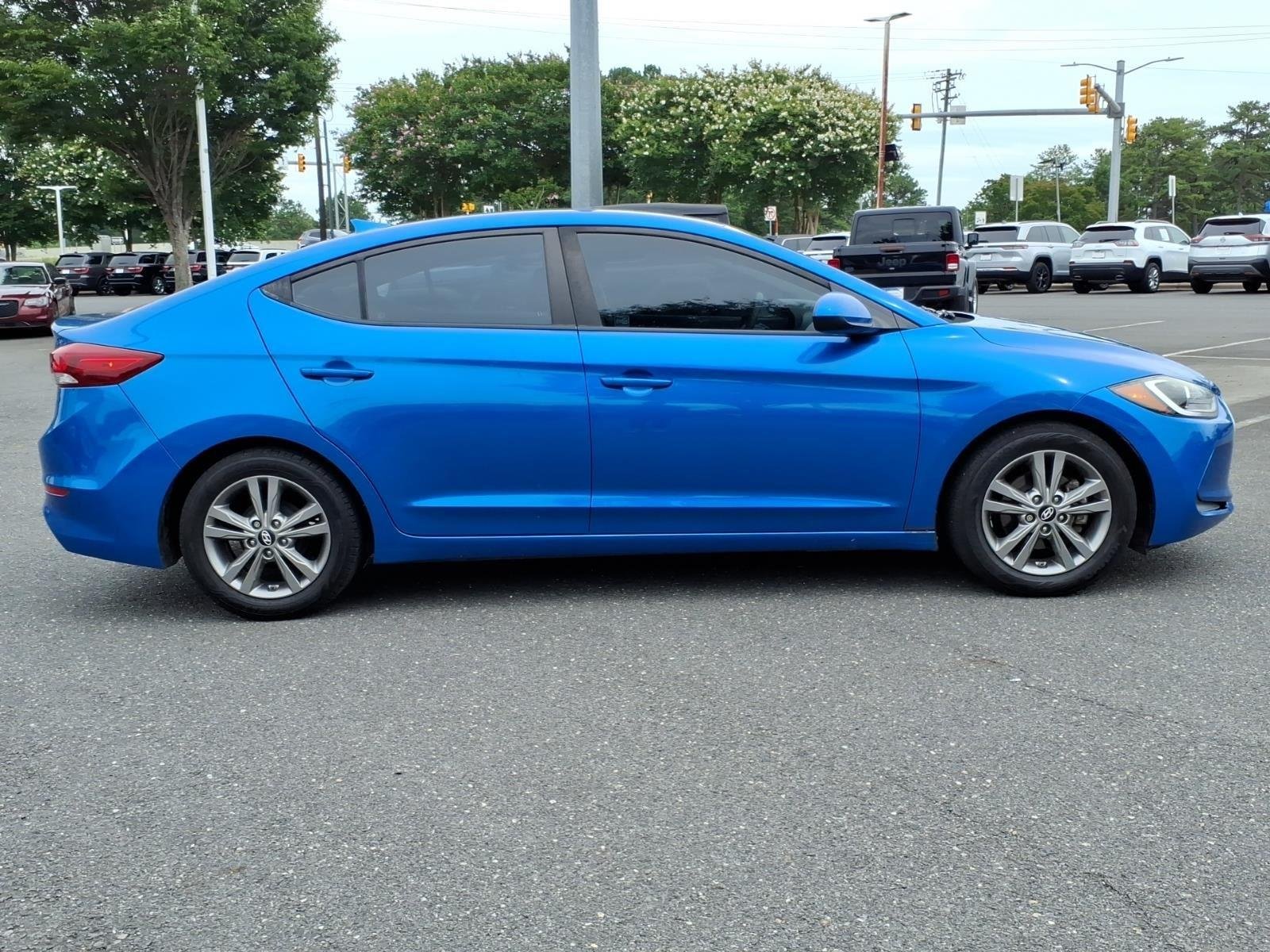 Used 2017 Electric Blue Hyundai SE image 9