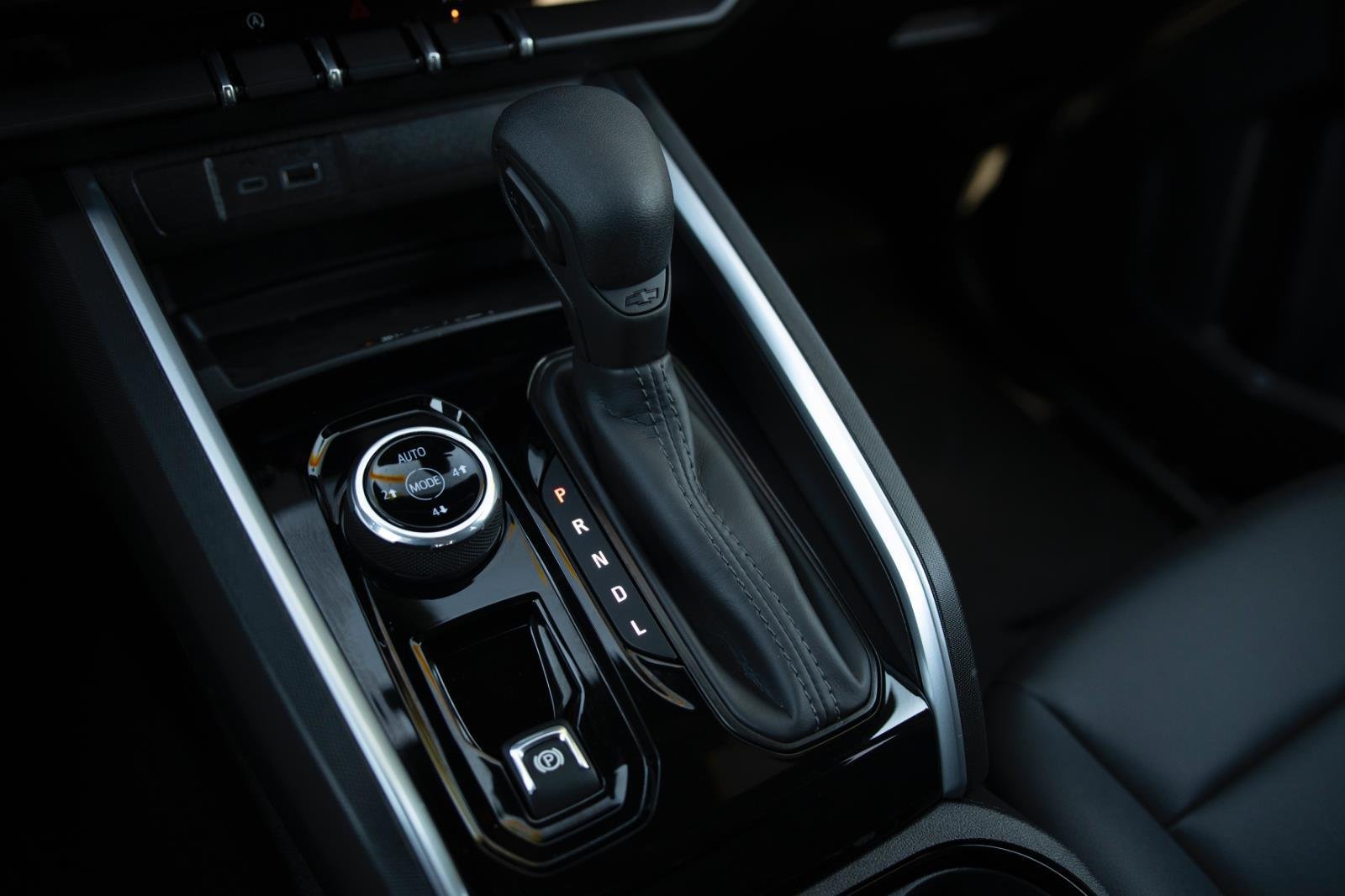 New 2025 Summit White Chevrolet Trail Boss image 19