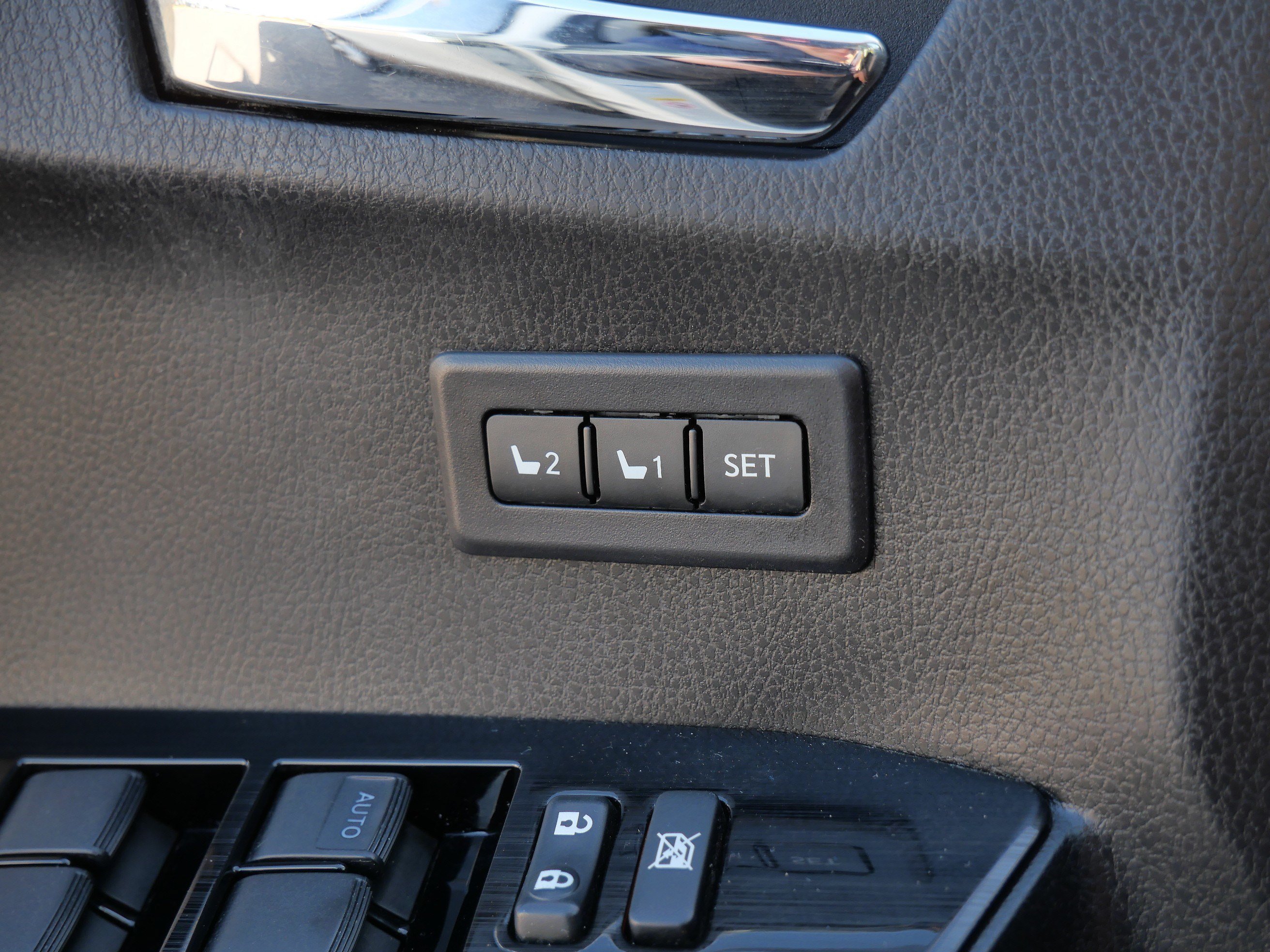 Certified Used 2018 Blizzard Pearl Toyota Hybrid Limited image 34