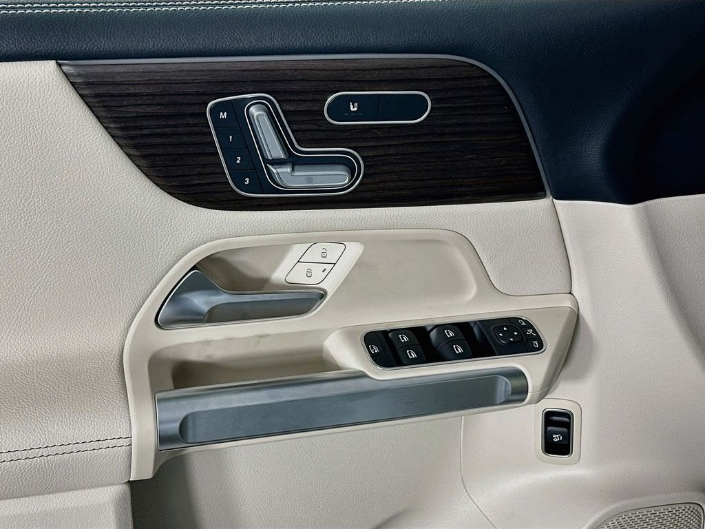 New 2026 Polar White Mercedes-Benz GLB 250 image 17
