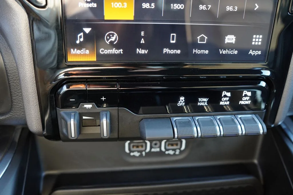 Used 2023 Billet Silver Metallic Clearcoat Ram Laramie image 29