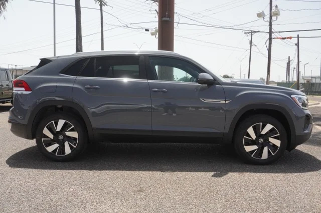 New 2026 Pure Gray Volkswagen 2.0T SE w/Technology image 4