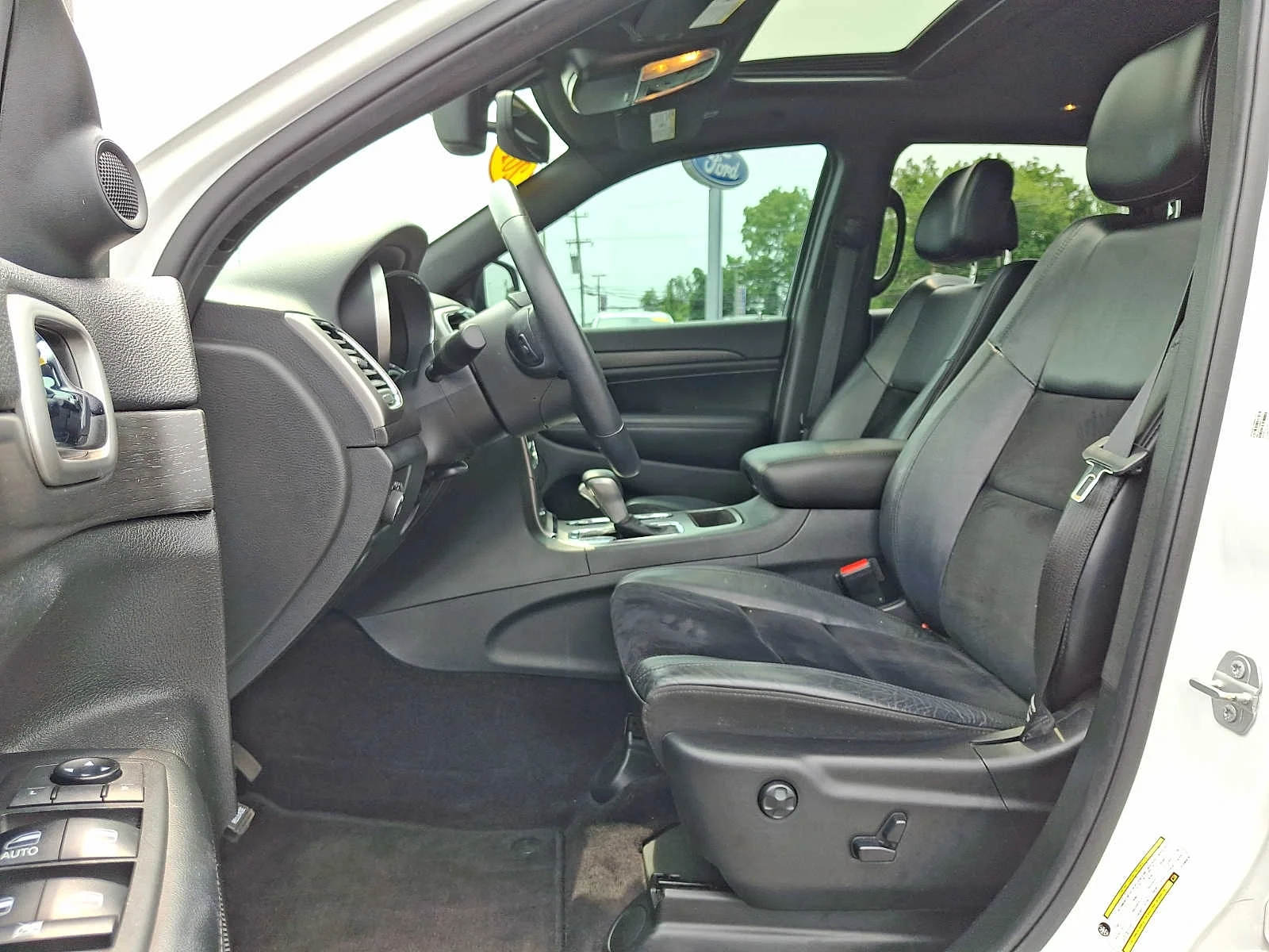 Used 2018 Bright White Clearcoat Jeep Altitude image 13