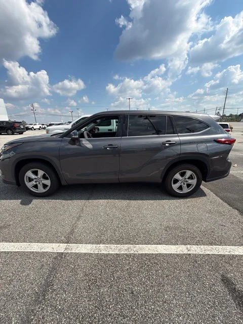 Used 2021 Magnetic Gray Metallic Toyota LE image 4