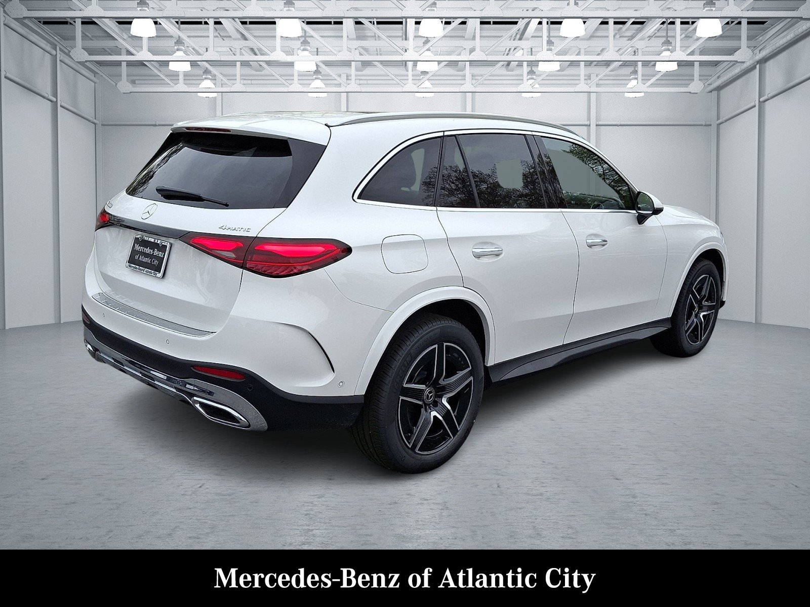 New 2026 Polar White Mercedes-Benz GLC 300 image 4
