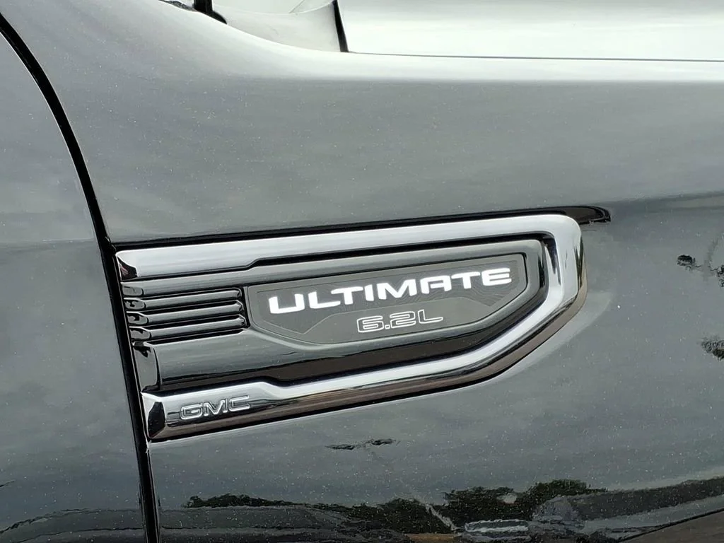Used 2025 Onyx Black GMC Denali Ultimate image 6