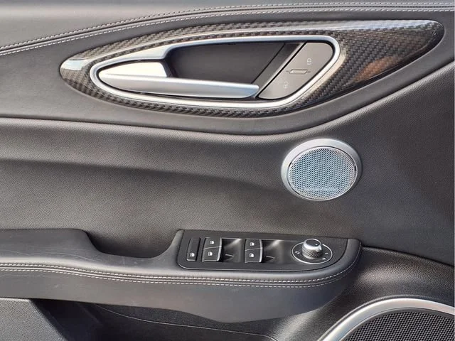 Used 2018  Alfa Romeo  image 16