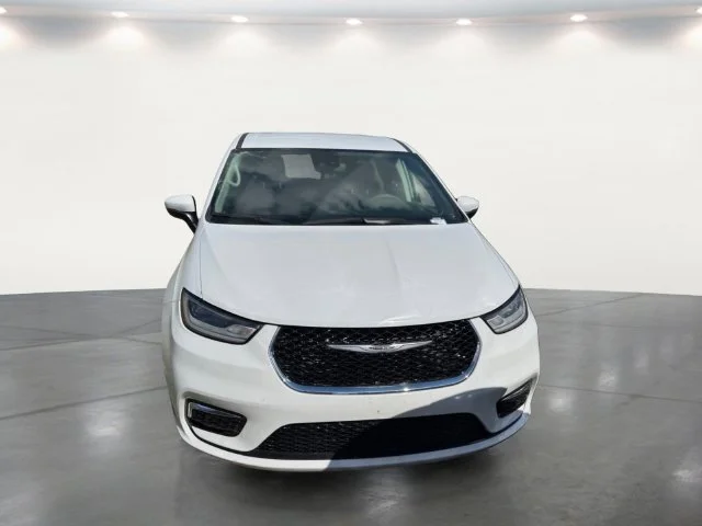 Used 2023 White Chrysler Touring L image 7