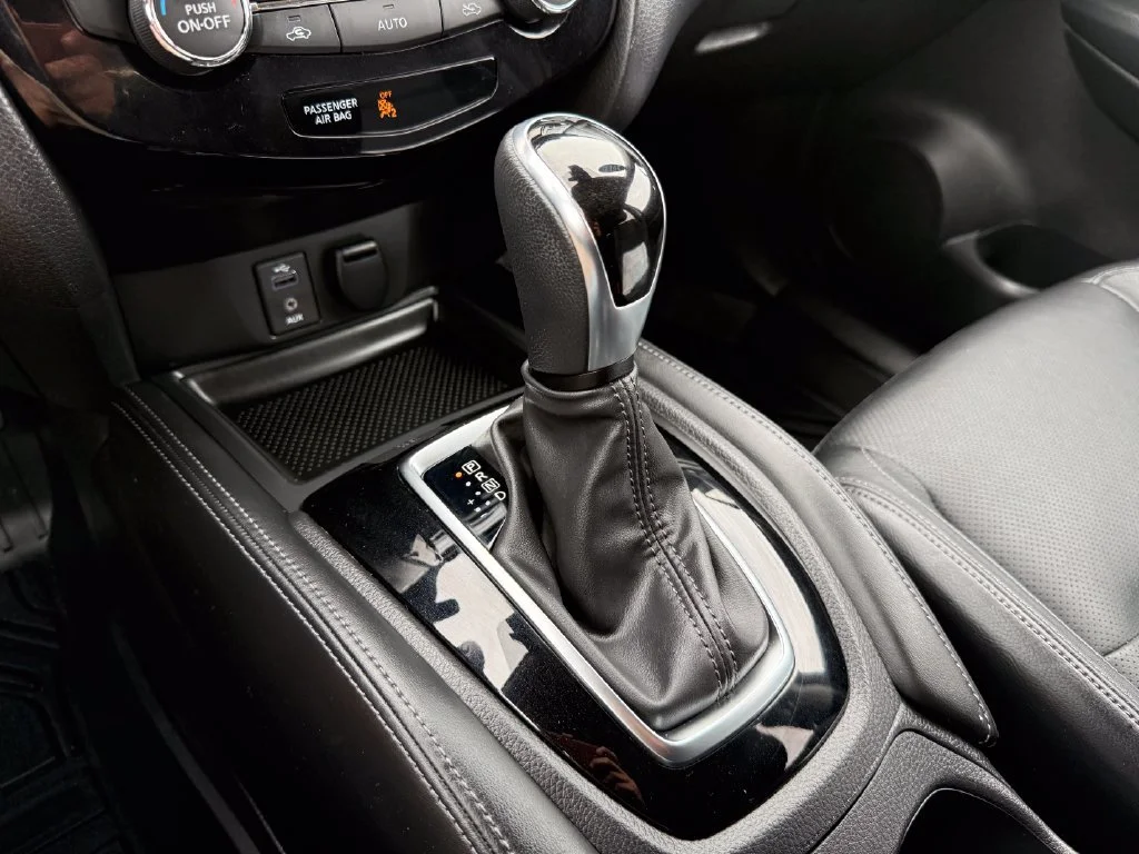 Used 2017 Gun Metallic Nissan SL image 32