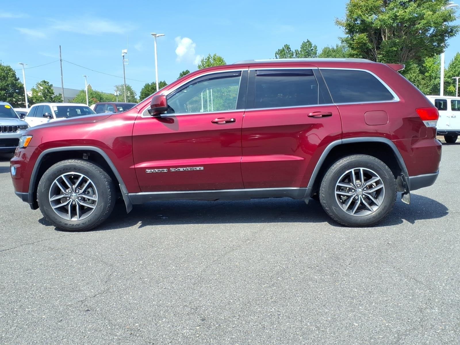 Used 2018 Velvet Red Pearlcoat Jeep Laredo E image 3