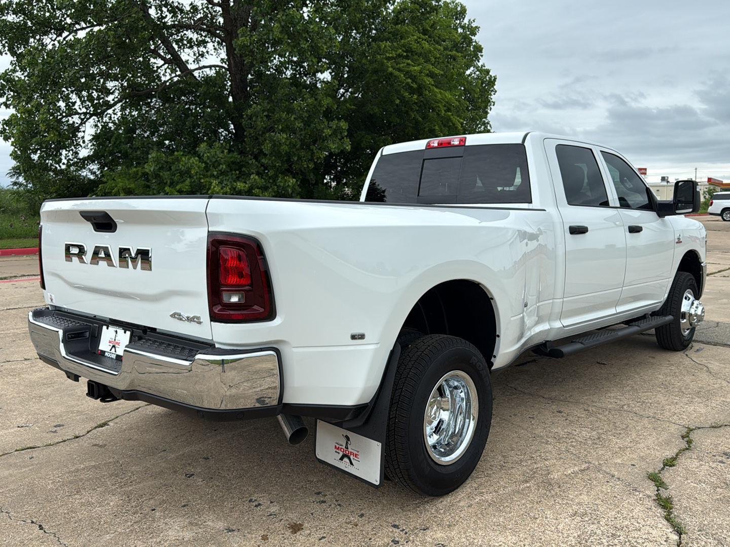 New 2026 Bright White Clear-Coat Exterior Paint RAM Tradesman image 8