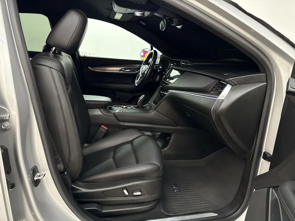 Used 2020 Radiant Silver Metallic Cadillac Luxury image 16