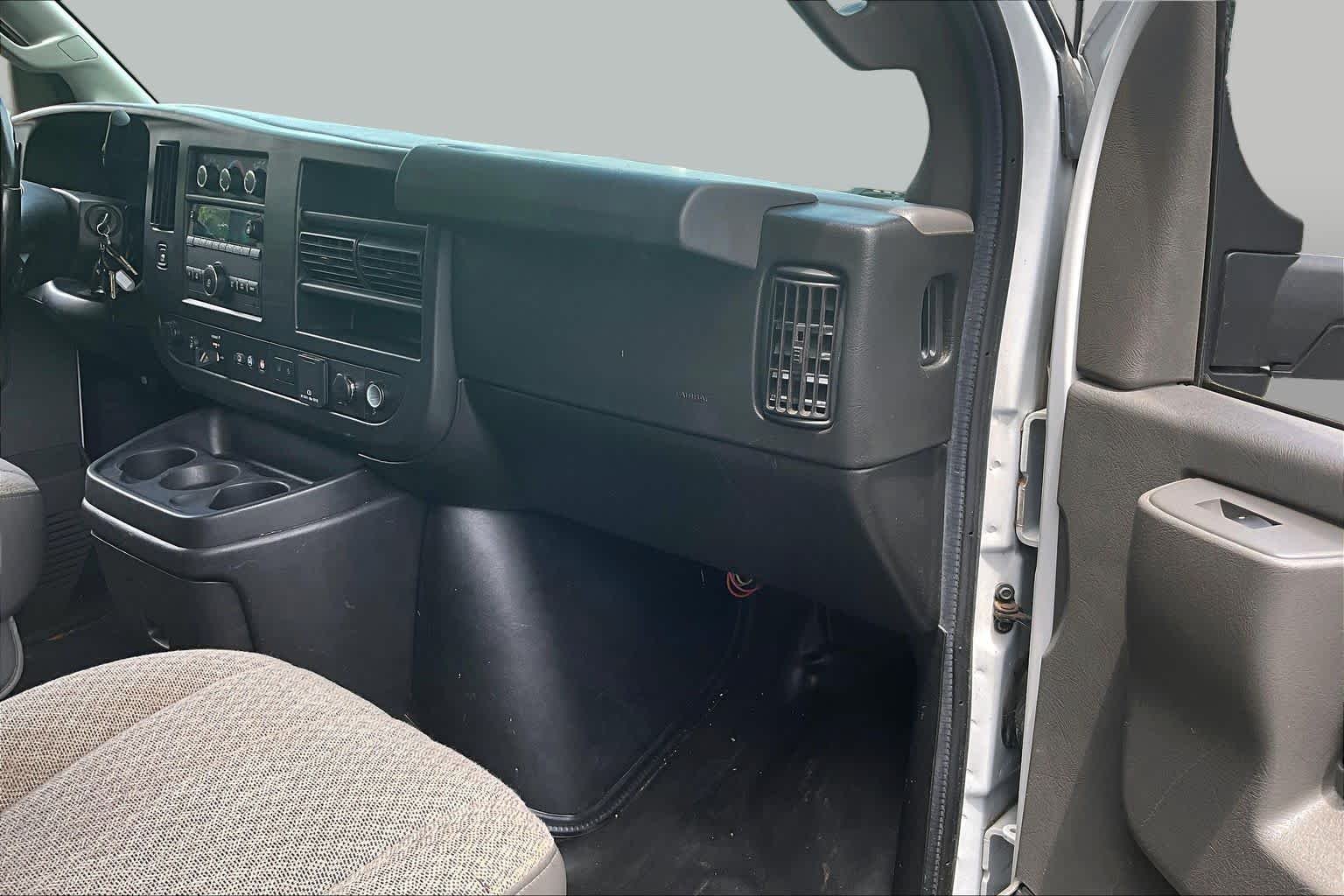 Used 2021 Summit White Chevrolet  image 16