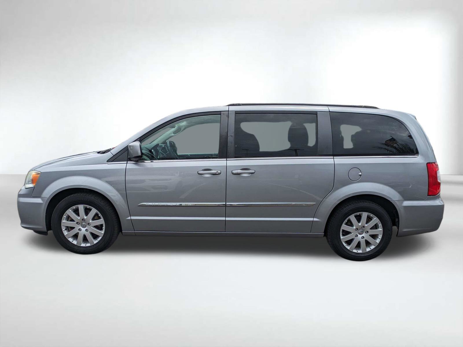 Used 2014 Silver Chrysler Touring image 7
