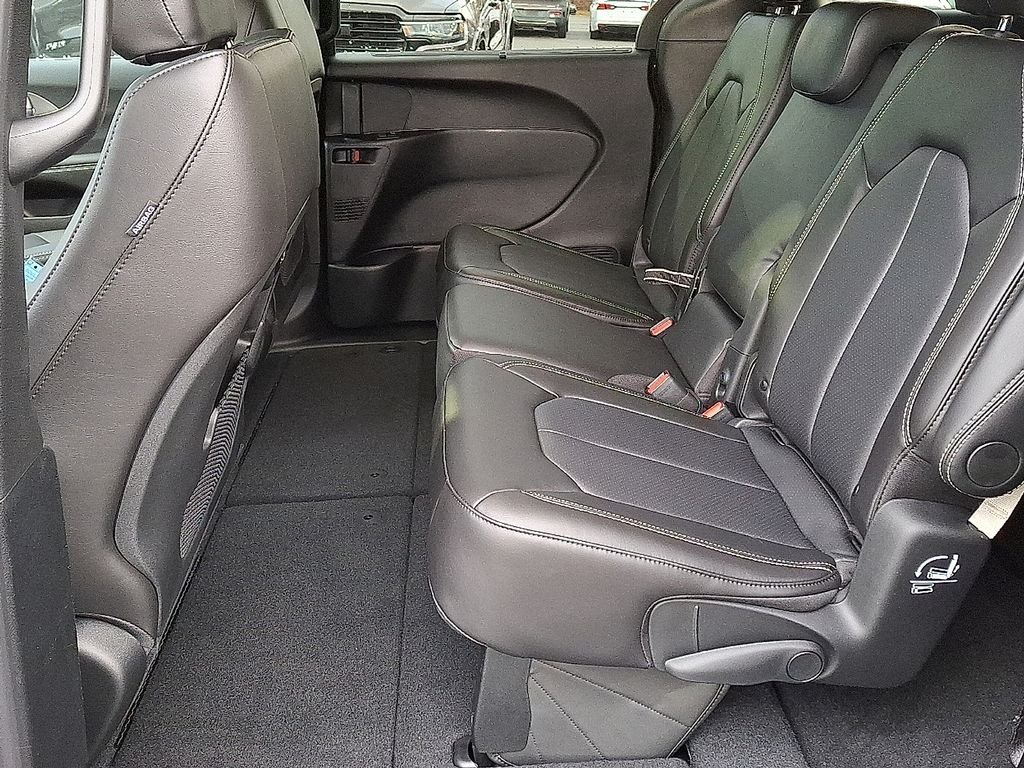 2026 Chrysler Pacifica Select - Photo 7