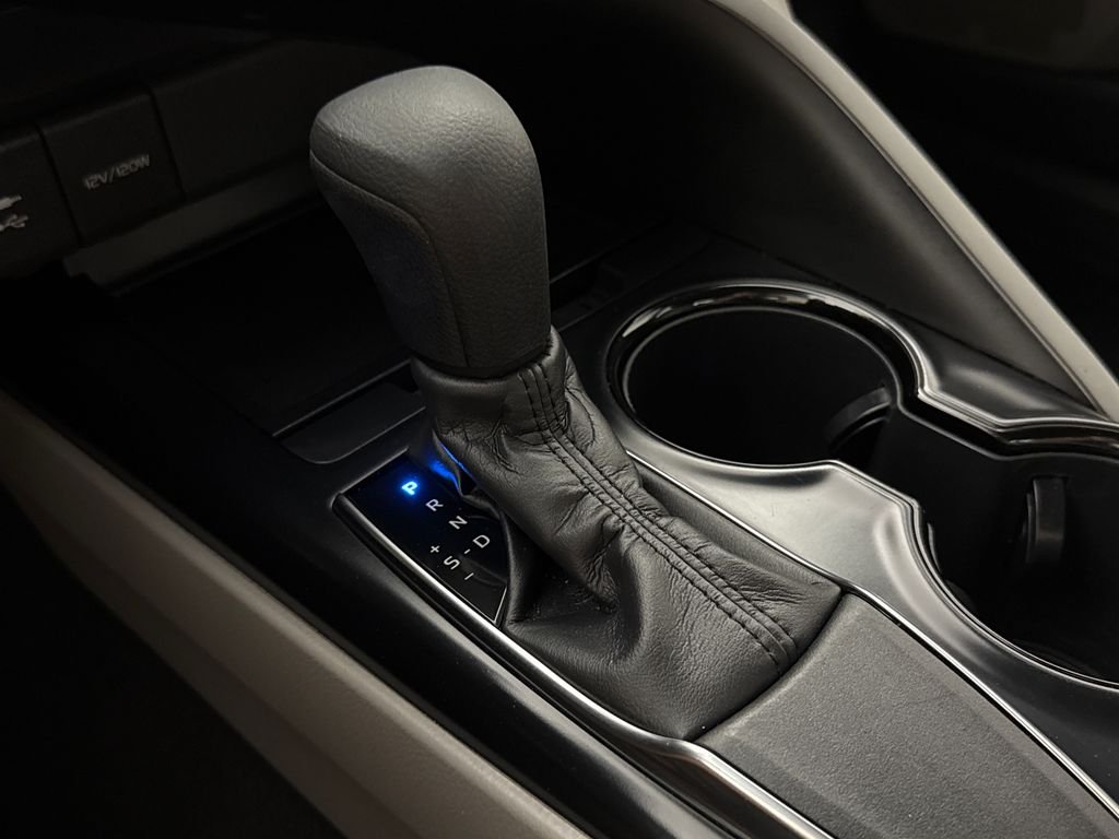 2019 Toyota Camry LE - Photo 16