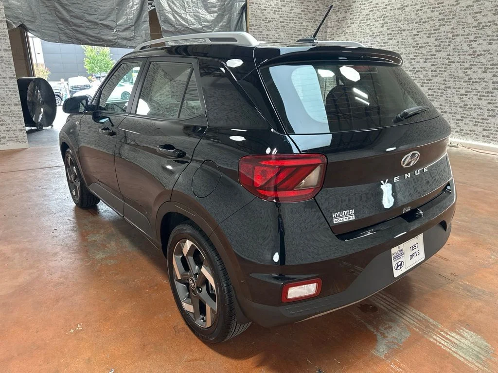 Used 2026 Onyx Black Hyundai SEL image 5