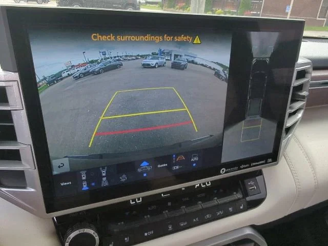 Used 2023  Toyota Capstone Hybrid image 23