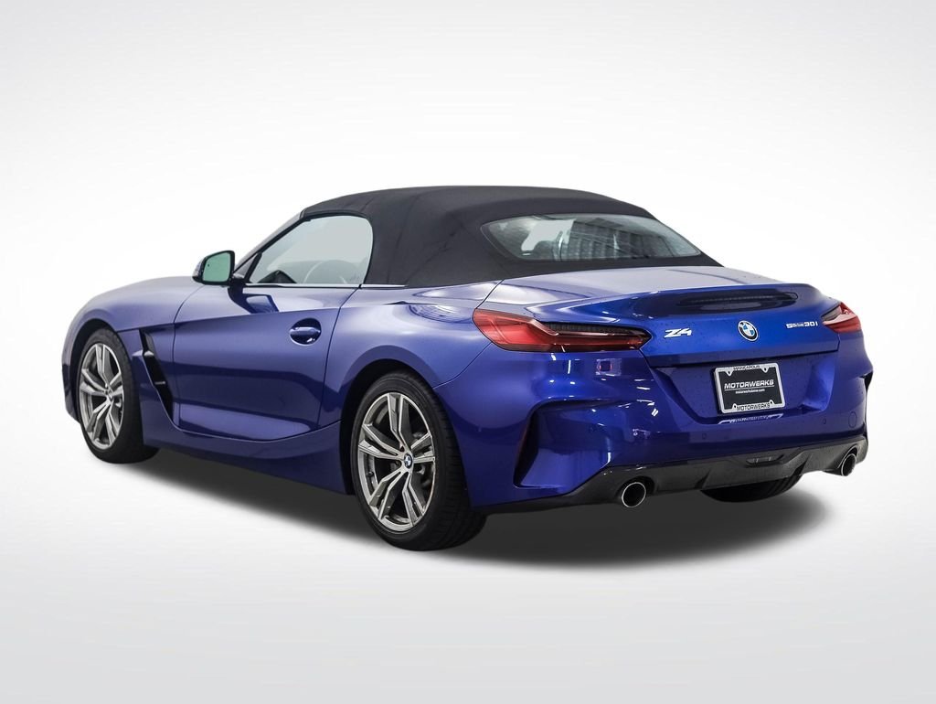 Used 2026 Blue Metallic BMW sDrive30i image 3