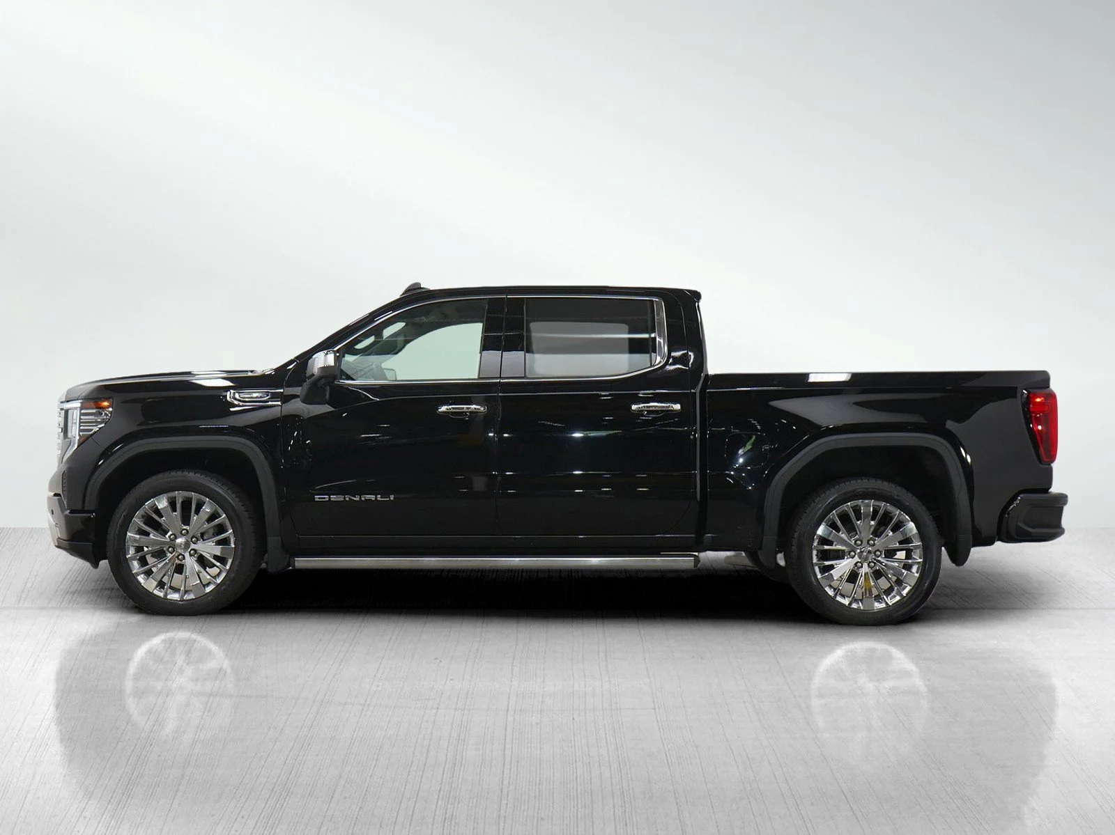 Used 2022 GMC Sierra 1500 Denali with VIN 3GTUUGED3NG650597 for sale in Bloomington, Minnesota
