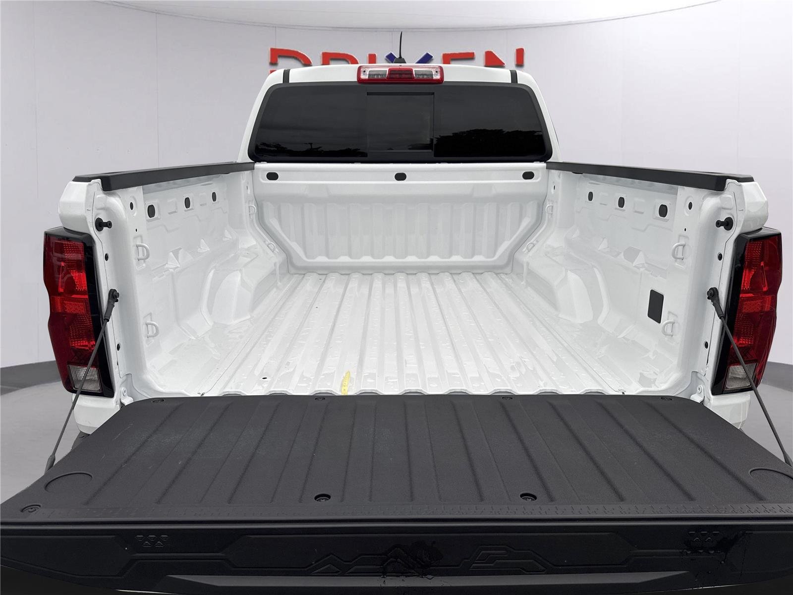 New 2026 Summit White Chevrolet WT image 12