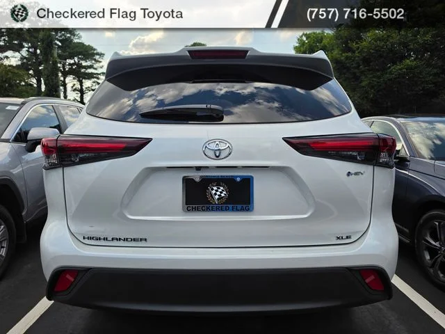 Used 2025 Wind Chill Pearl Toyota XLE image 5