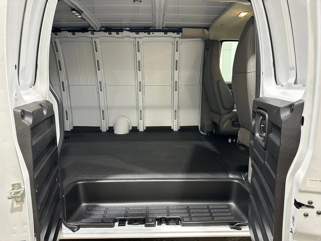 2025 Chevrolet Express Cargo Work Van - Photo 24