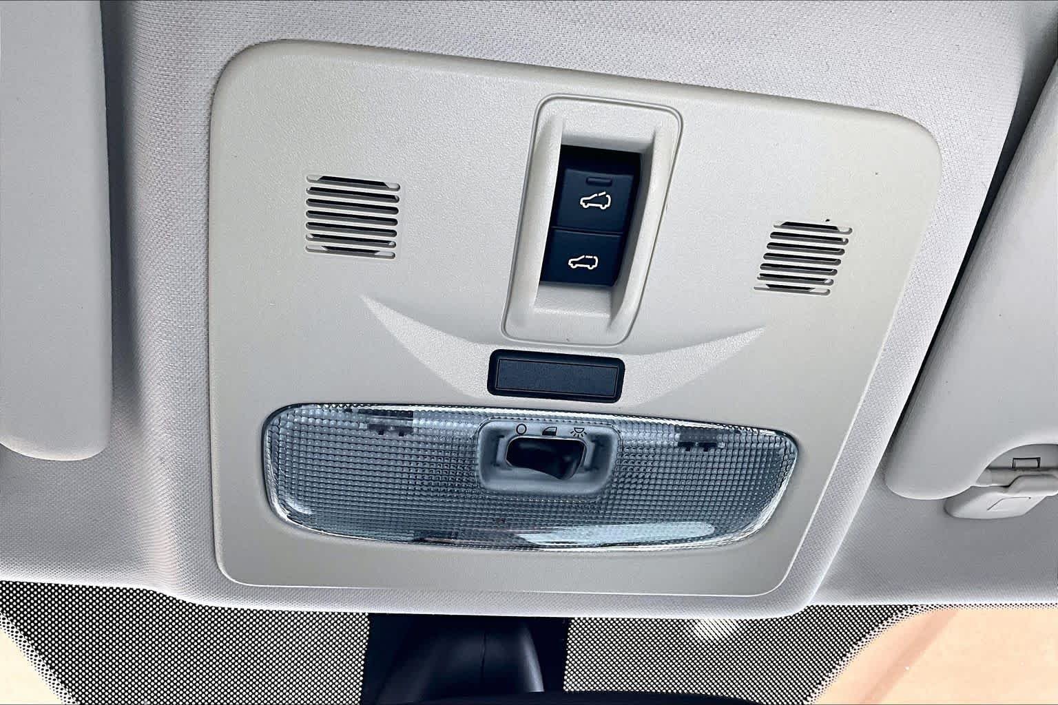 Used 2014 Indus Silver Land Rover  image 32