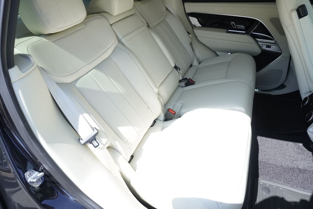 New 2026 Santorini Black Land Rover SE image 27