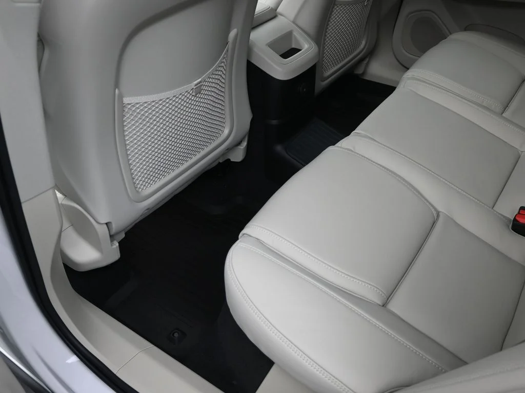New 2026 White Volvo T8 Ultra image 14
