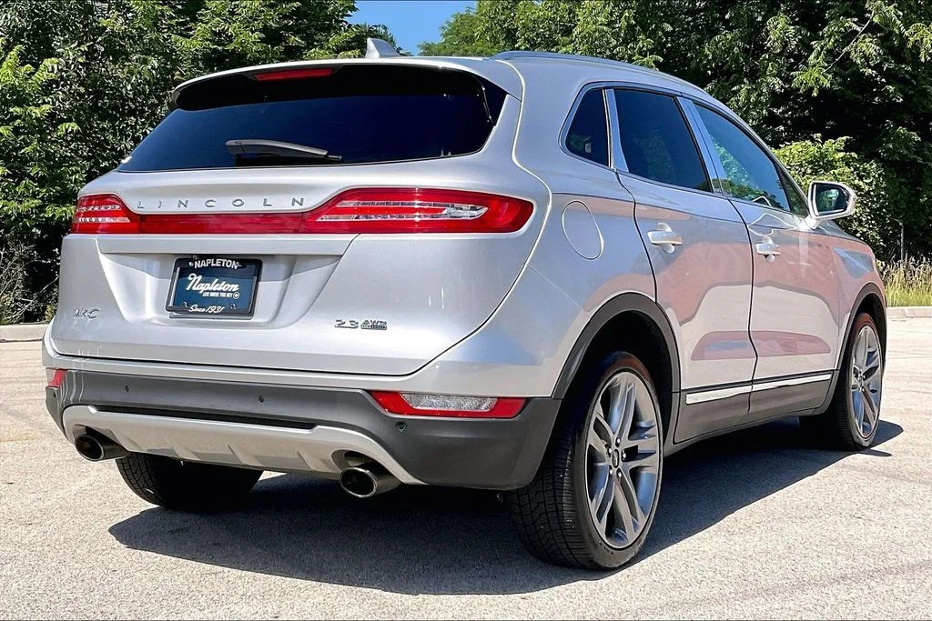 Used 2015 Silver Lincoln Base image 12