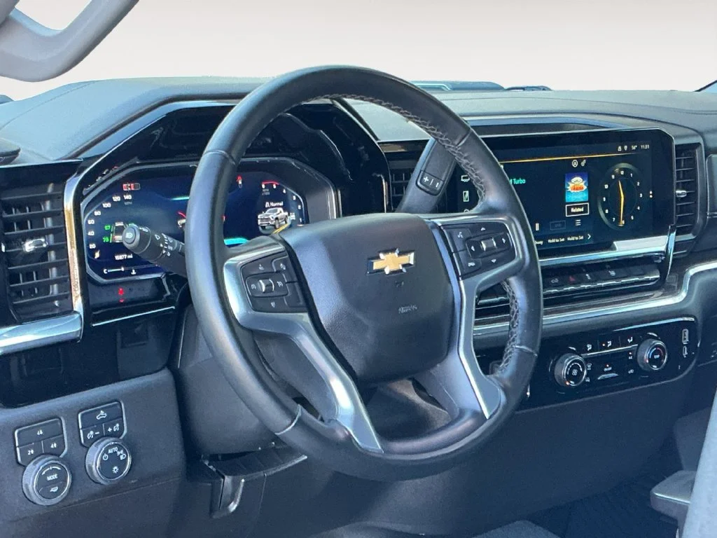 Used 2026 Summit White Chevrolet LT image 19